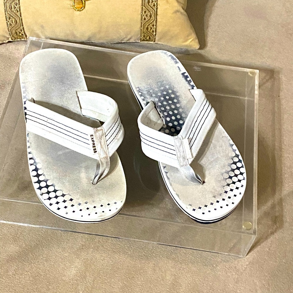 Express Flip Flops - Picture 2 of 5